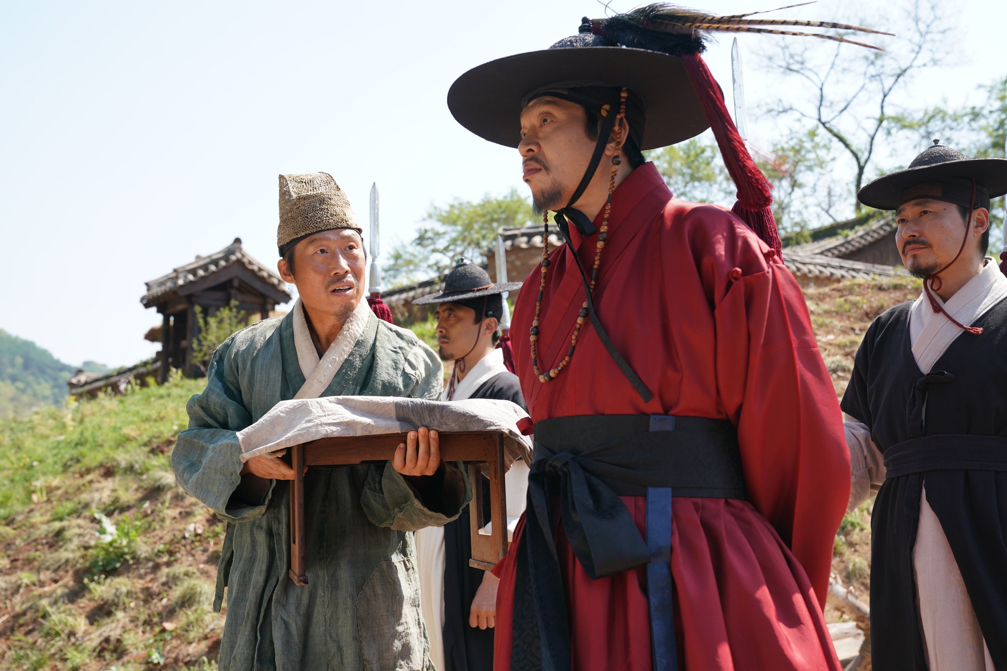 Dưới B&oacute;ng Điện Hạ: Hậu trường tạo n&ecirc;n cơn sốt ph&ograve;ng v&eacute; tại H&agrave;n Quốc - Ảnh 12.