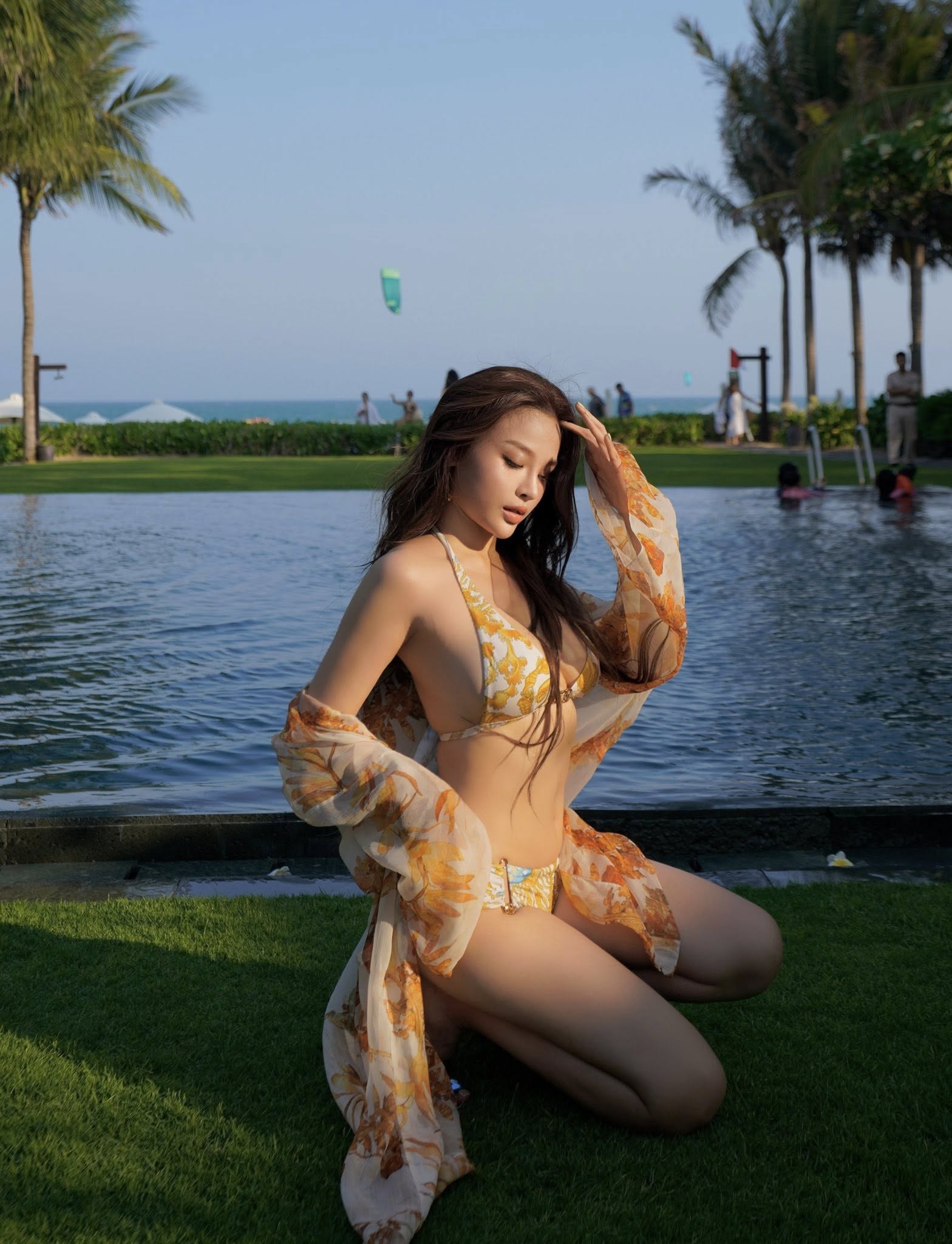 Con trai Huyền Baby g&acirc;y sốt khi gặp fan ở resort: C&aacute;ch dạy con tuyệt vời - Ảnh 3.