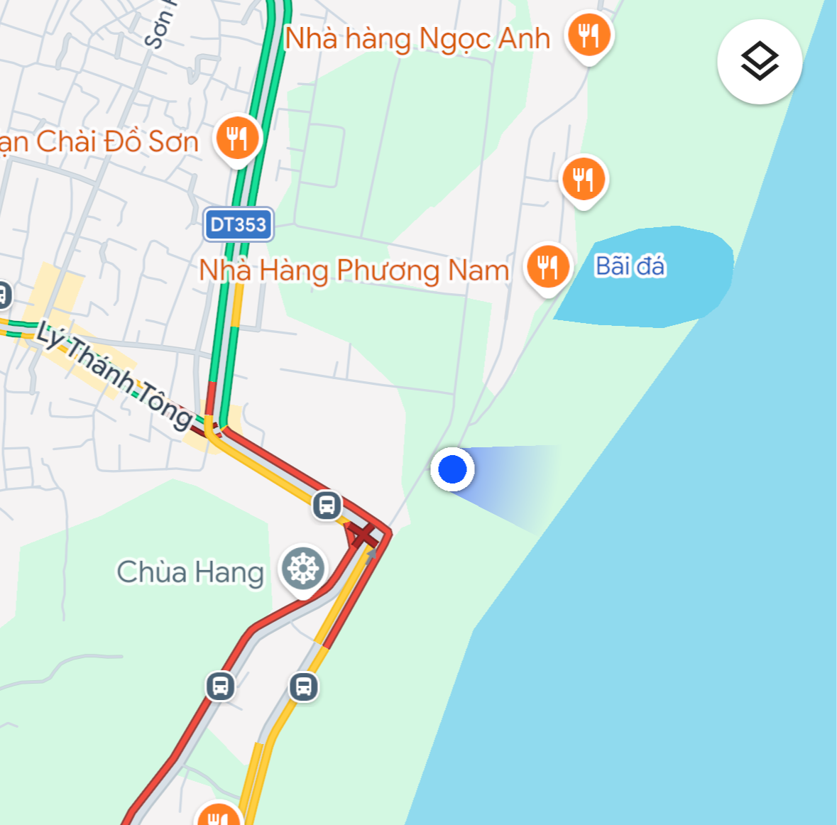 Người H&agrave; Nội c&ograve;n ở Hải Ph&ograve;ng kh&ocirc;ng? Bật m&iacute; chỗ ngắm biển cực chill kh&ocirc;ng đ&ocirc;ng đ&uacute;c, dừa 40k một quả, ghế ngồi kh&ocirc;ng t&iacute;nh tiền! - Ảnh 6.
