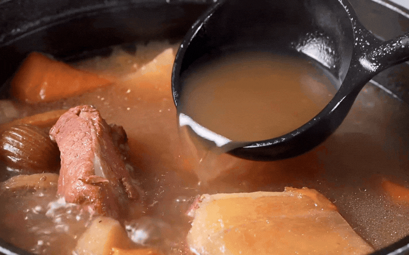 Canh sắn d&acirc;y đậu đỏ dưỡng gan , giải nhiệt m&ugrave;a h&egrave; cho sức khỏe tuyệt vời - Ảnh 1.
