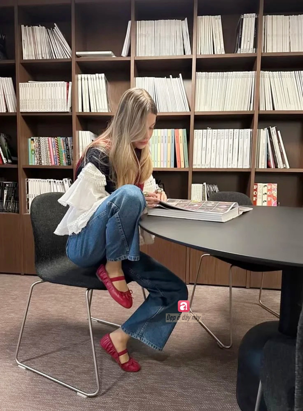 Trend gi&agrave;y năm nay: Ai cũng c&oacute; gi&agrave;y b&uacute;p b&ecirc;, nhưng đỏ mới l&agrave; &ldquo;đỉnh&rdquo;- Ảnh 6.