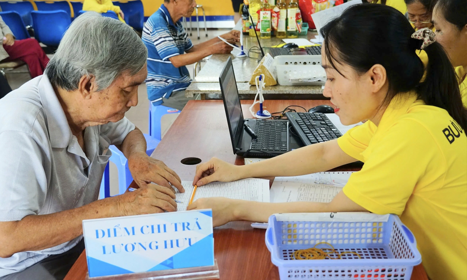 Những ch&iacute;nh s&aacute;ch mới 2026 c&oacute; hiệu lực từ th&aacute;ng 5 thay đổi cuộc sống người d&acirc;n - Ảnh 1.
