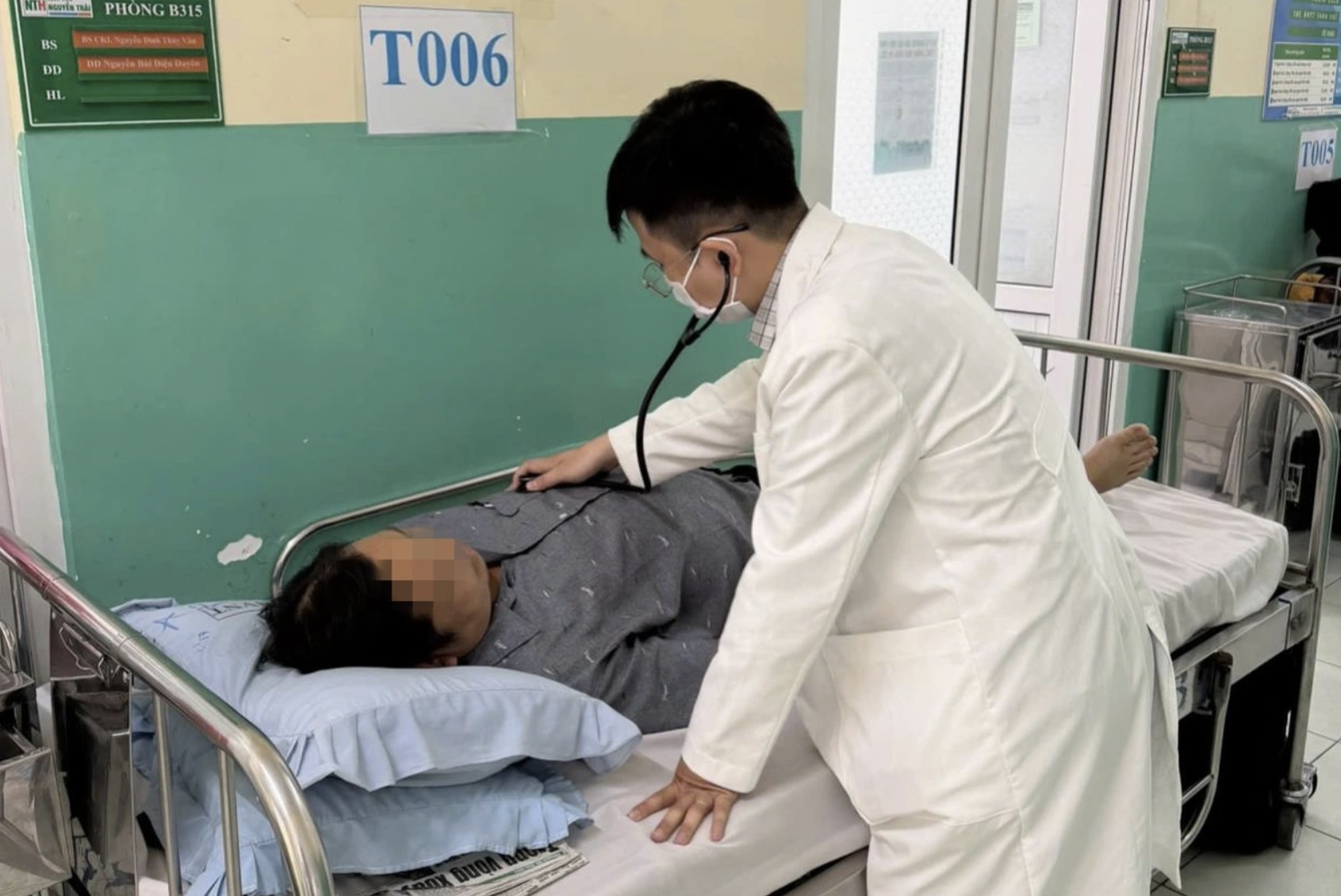 Cảnh b&aacute;o vi&ecirc;m gan do rượu trong dịp lễ - Ảnh 1.