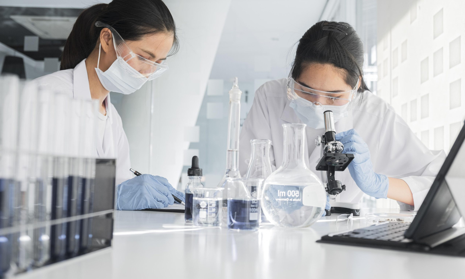 Đề xuất phụ cấp 300 % lương cho nh&acirc;n t&agrave;i v&agrave;o Nh&agrave; nước năm 2026 - Ảnh 1.