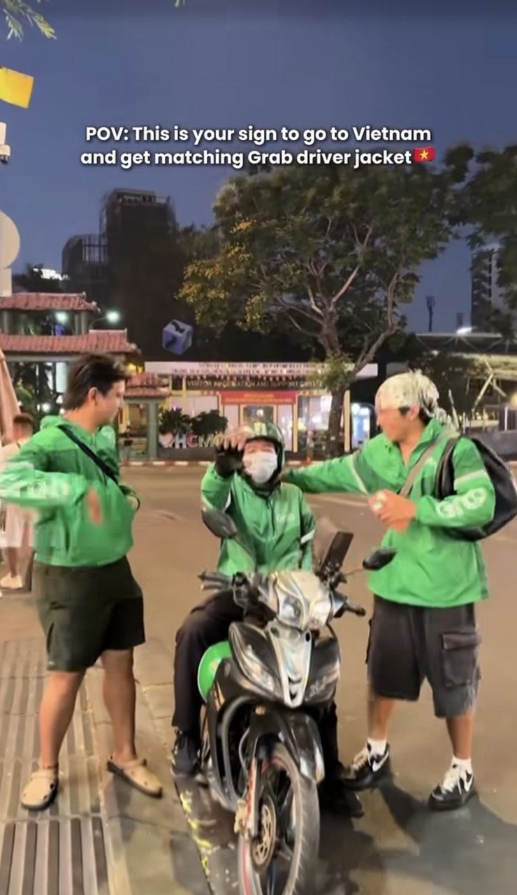 Áo Grab trở thành đồ lưu niệm độc đáo cho du khách tại Việt Nam năm 2026 - Ảnh 4.