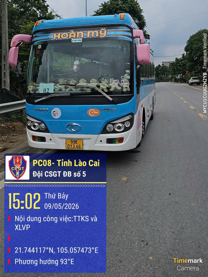 T&agrave;i xế kh&ocirc;ng bằng l&aacute;i chở 20 người đi thiện nguyện tại L&agrave;o Cai bị phạt 2026 - Ảnh 1.