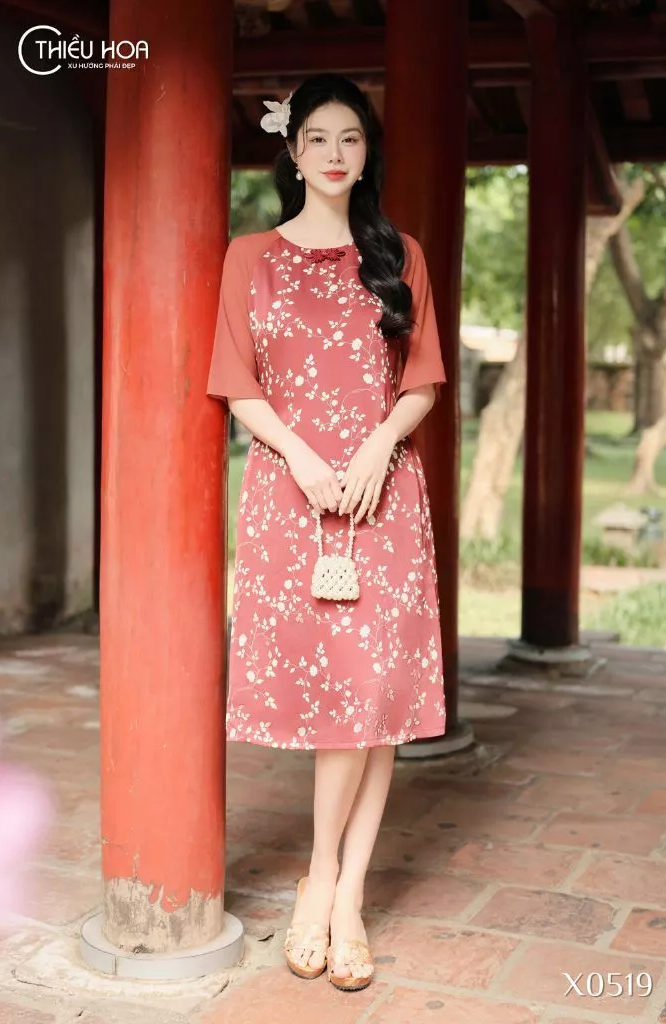 Style trẻ trung, ngập tr&agrave;n h&agrave;ng hiệu của mẹ Lisa ở tuổi U60 - Ảnh 9.