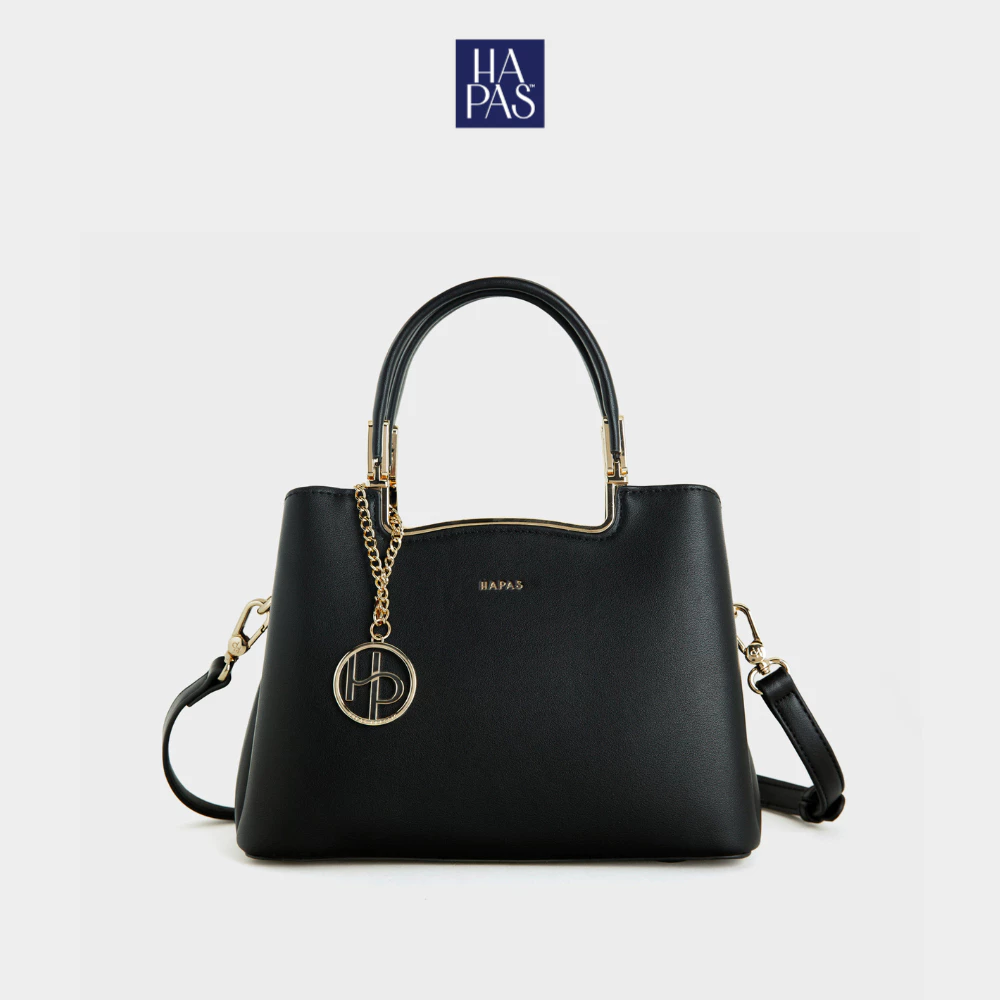 Style trẻ trung, ngập tr&agrave;n h&agrave;ng hiệu của mẹ Lisa ở tuổi U60 - Ảnh 10.