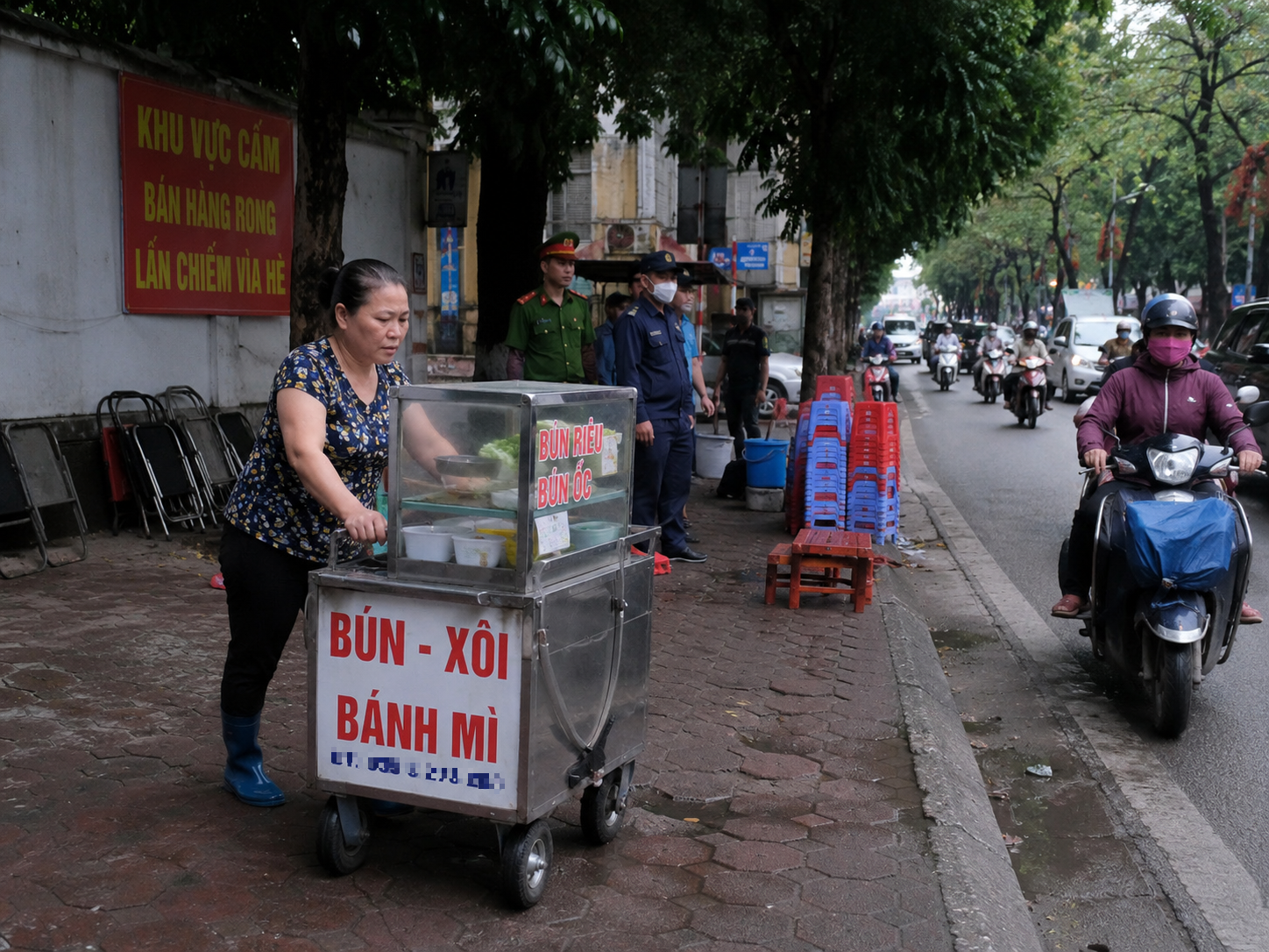 Khi vỉa h&egrave; kh&ocirc;ng c&ograve;n l&agrave; nơi mưu sinh dễ d&agrave;ng: Nhiều lao động bắt đầu học nghề ngắn hạn để đổi hướng - Ảnh 1.