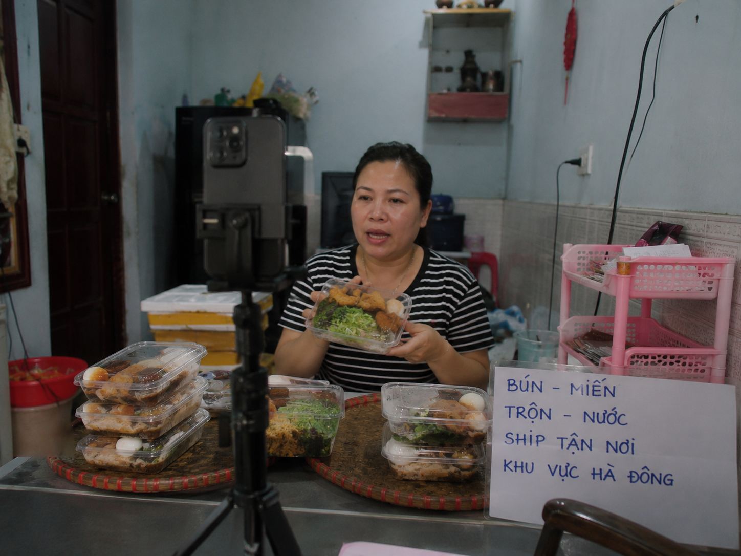 Khi vỉa h&egrave; kh&ocirc;ng c&ograve;n l&agrave; nơi mưu sinh dễ d&agrave;ng: Nhiều lao động bắt đầu học nghề ngắn hạn để đổi hướng - Ảnh 3.