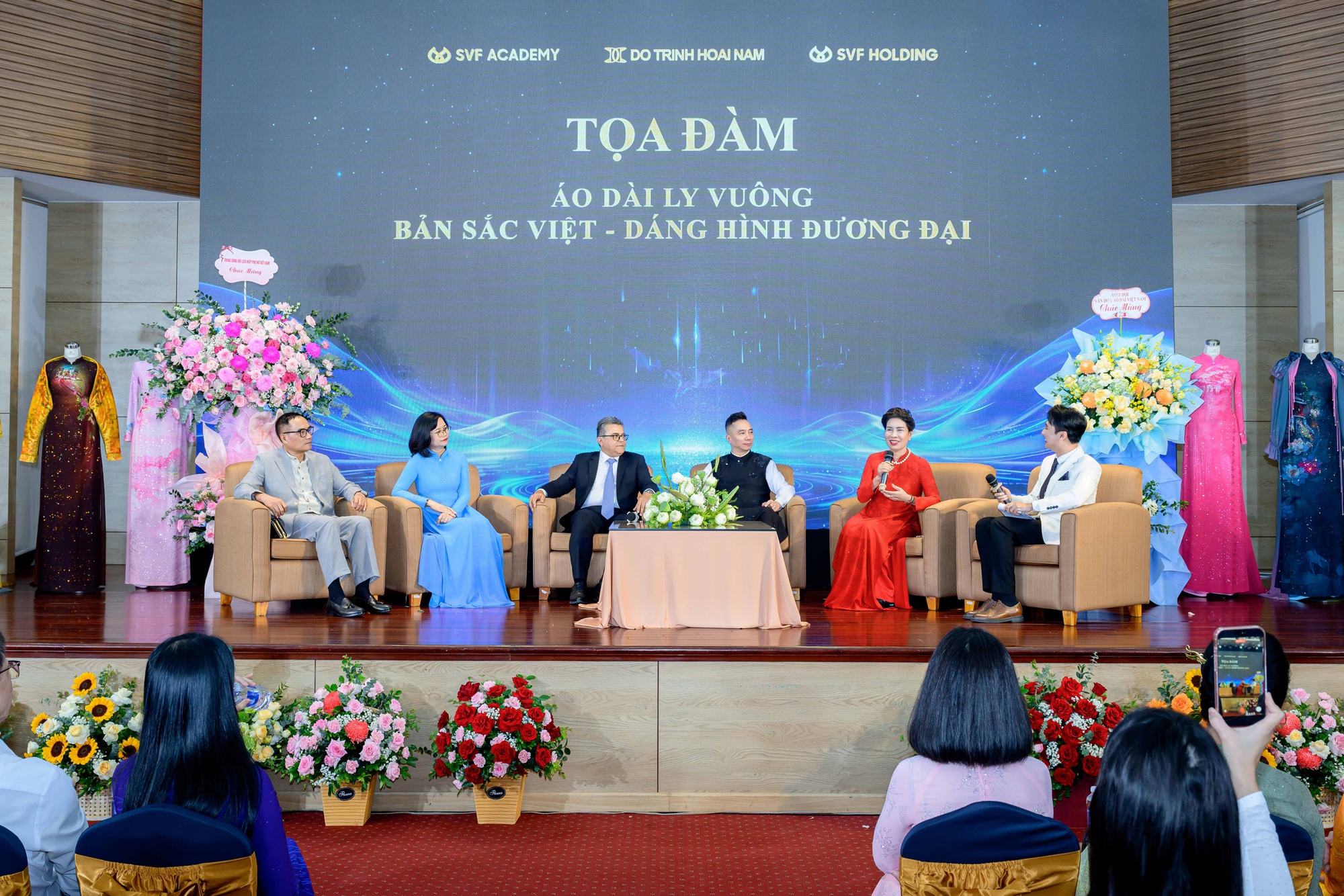 D&agrave;n Hoa hậu, nghệ sĩ hội tụ trong sự kiện &Aacute;o d&agrave;i Việt nhận Kỷ lục To&agrave;n cầu- Ảnh 5.