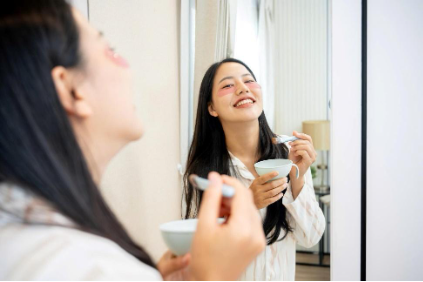 Phụ nữ hiện đại v&agrave; b&iacute; quyết chăm s&oacute;c sức khỏe từ gốc - Ảnh 1.