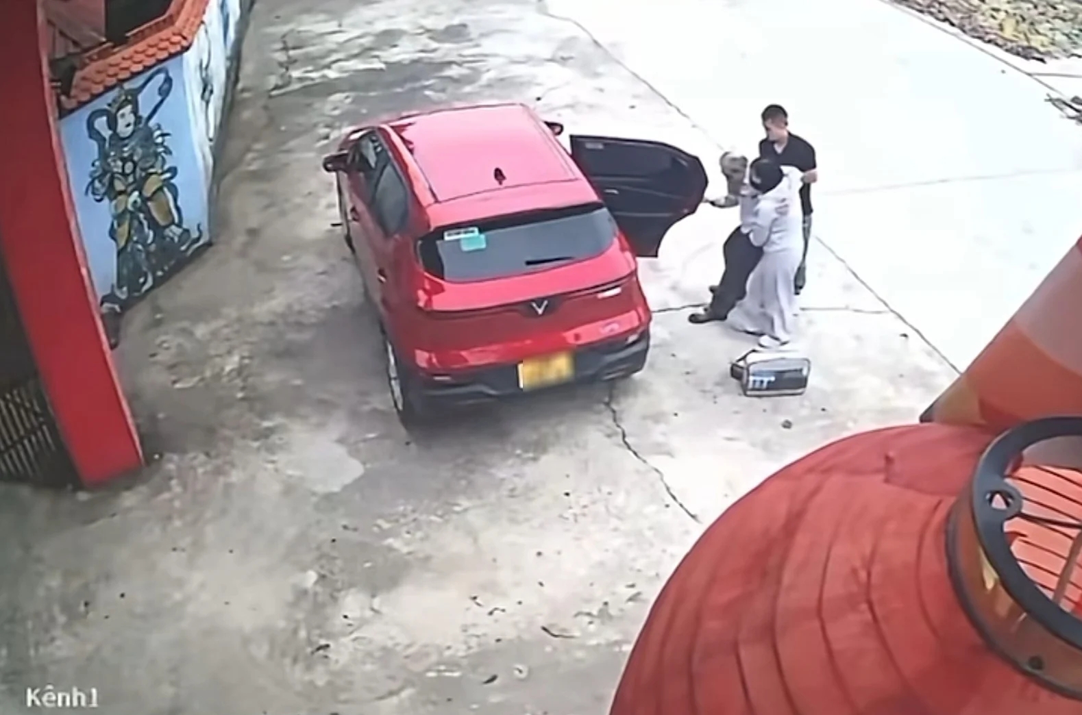 Ch&iacute;nh quyền c&ocirc;ng bố nguy&ecirc;n nh&acirc;n con g&aacute;i bỏ rơi bố tại ch&ugrave;a Hải Ph&ograve;ng - Ảnh 2.