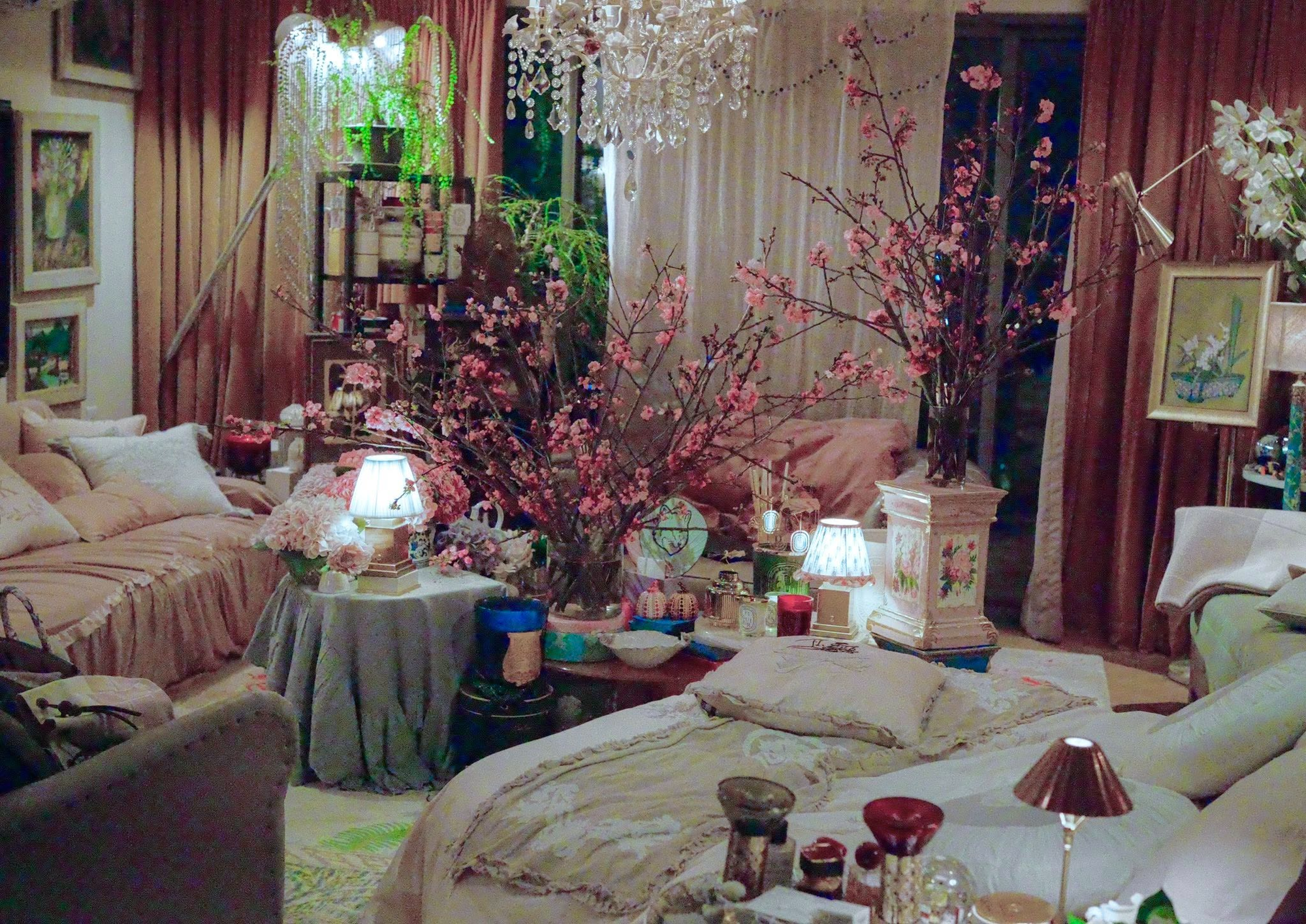 Ngắm kh&ocirc;ng gian sống như qu&aacute;n cafe tại nh&agrave; của hội chủ shop v&agrave; nghệ sĩ Việt 2026 - Ảnh 16.