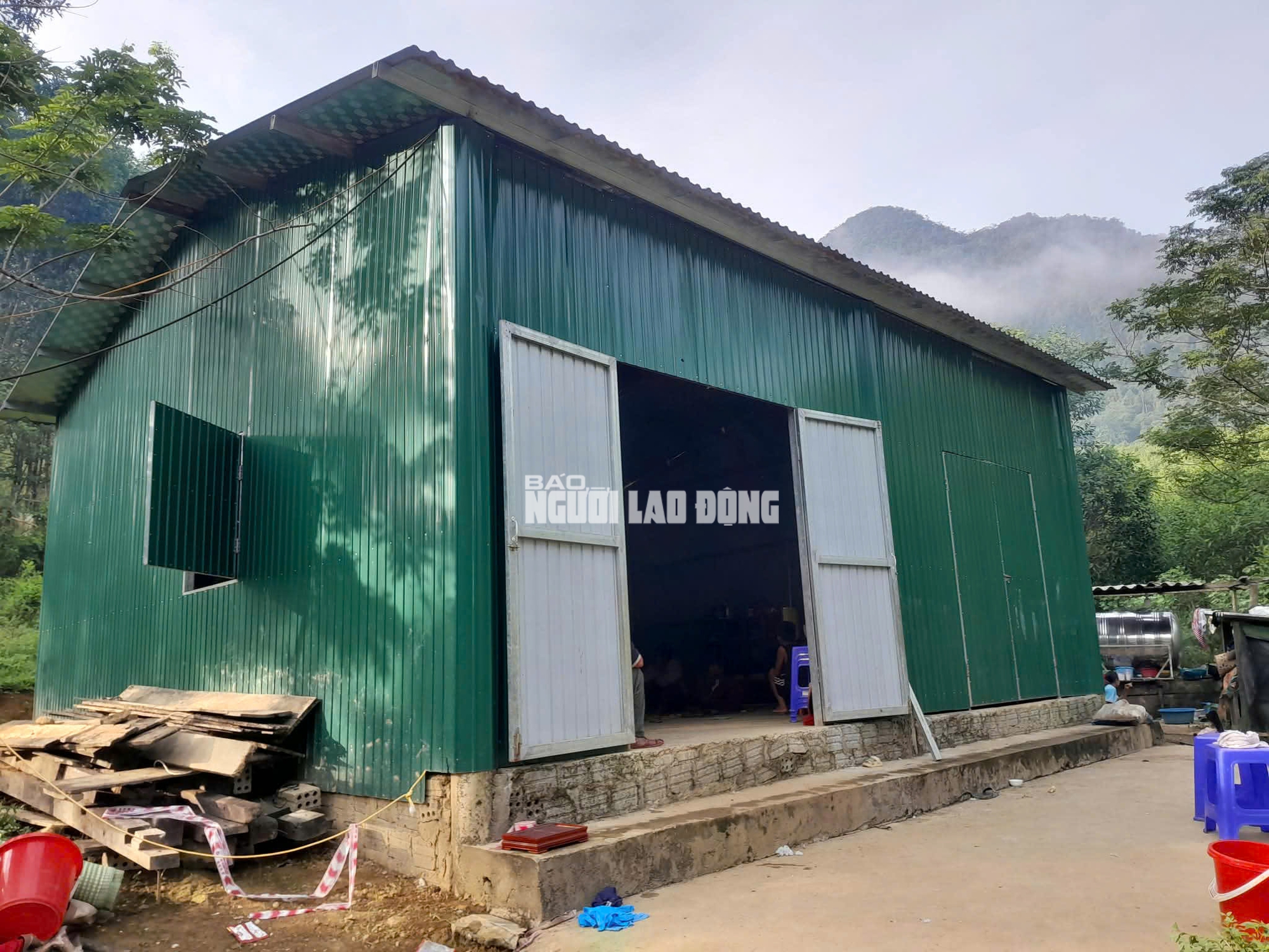 Truy bắt người đ&agrave;n &ocirc;ng s&aacute;t hại vợ cũ, 4 con nhỏ bơ vơ sau &aacute;n mạng - Ảnh 1.