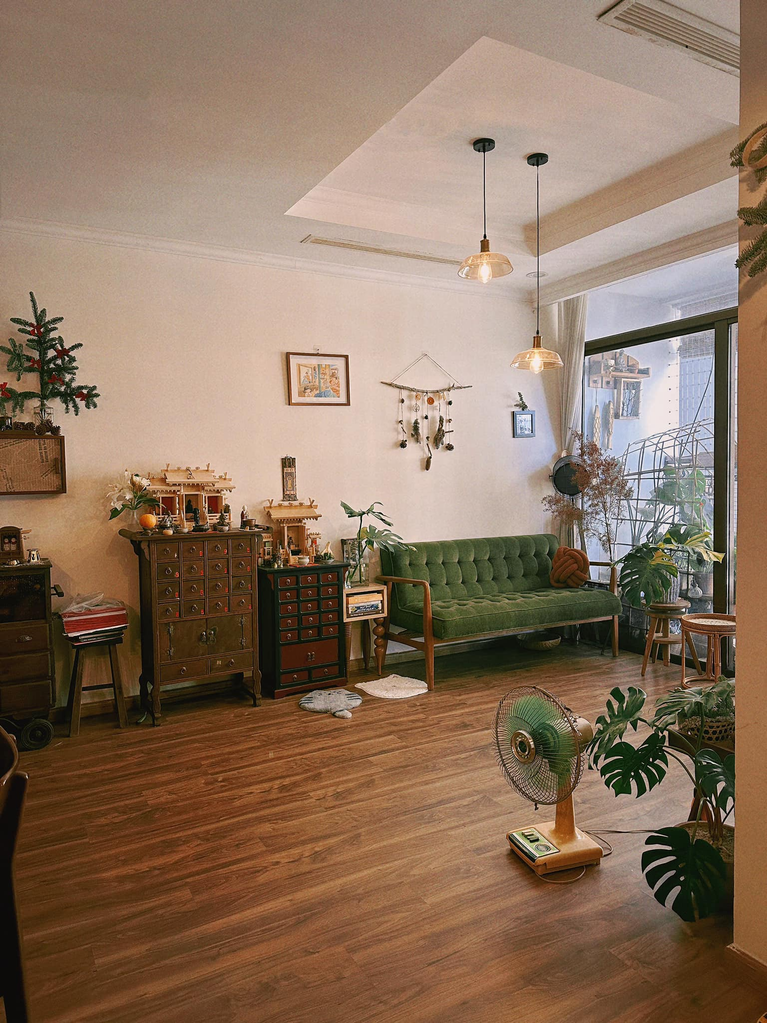 Ngắm kh&ocirc;ng gian sống như qu&aacute;n cafe tại nh&agrave; của hội chủ shop v&agrave; nghệ sĩ Việt 2026 - Ảnh 32.