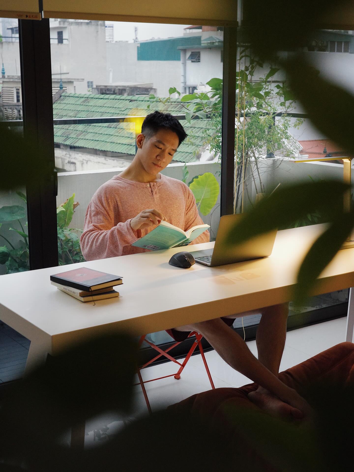 Ngắm kh&ocirc;ng gian sống như qu&aacute;n cafe tại nh&agrave; của hội chủ shop v&agrave; nghệ sĩ Việt 2026 - Ảnh 39.