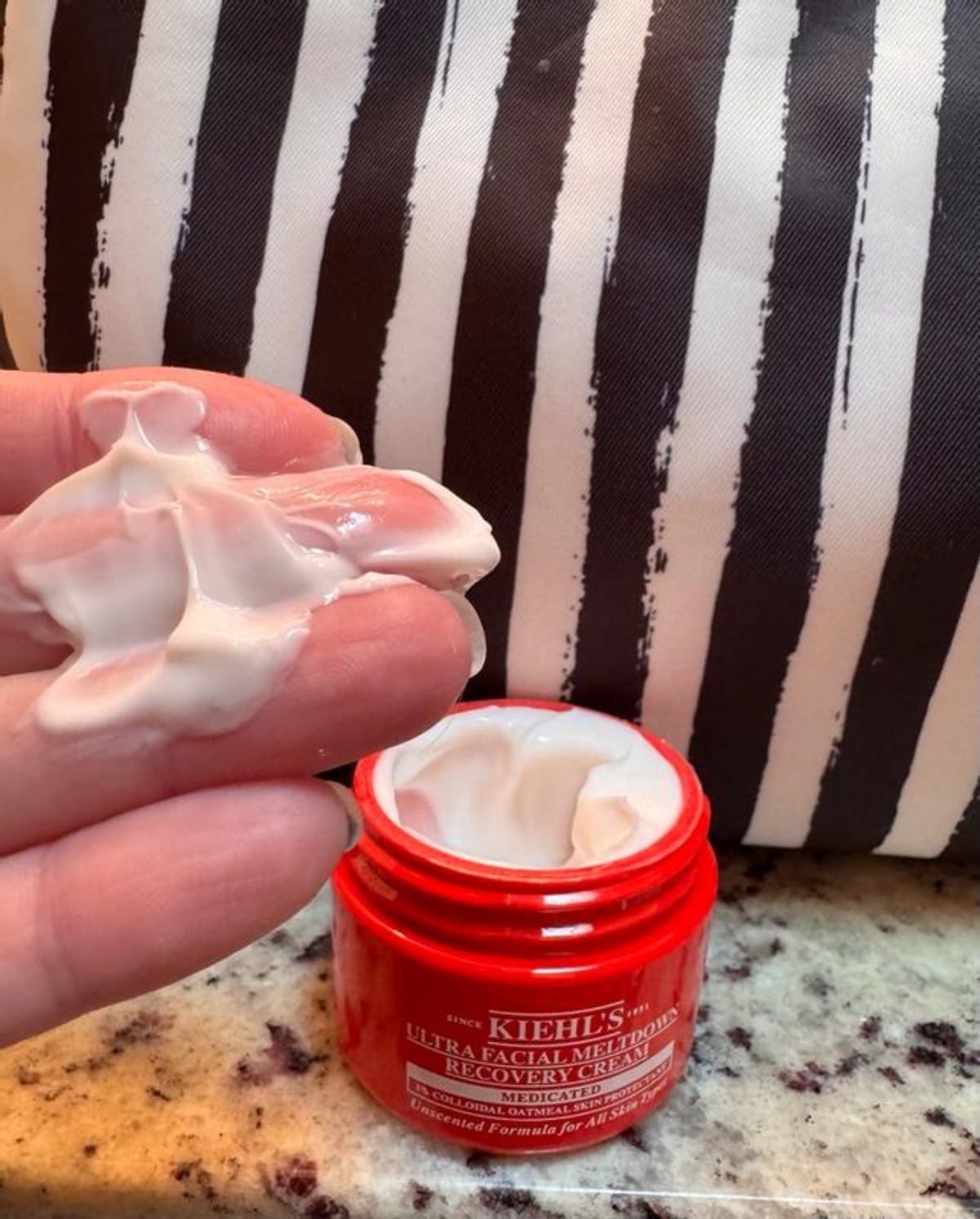 Sau tuổi 40, t&ocirc;i mới hiểu: Gương mặt trẻ l&acirc;u kh&ocirc;ng chỉ nhờ collagen m&agrave; c&ograve;n nhờ biết &ldquo;nu&ocirc;i&rdquo; lại h&agrave;ng r&agrave;o da - Ảnh 10.