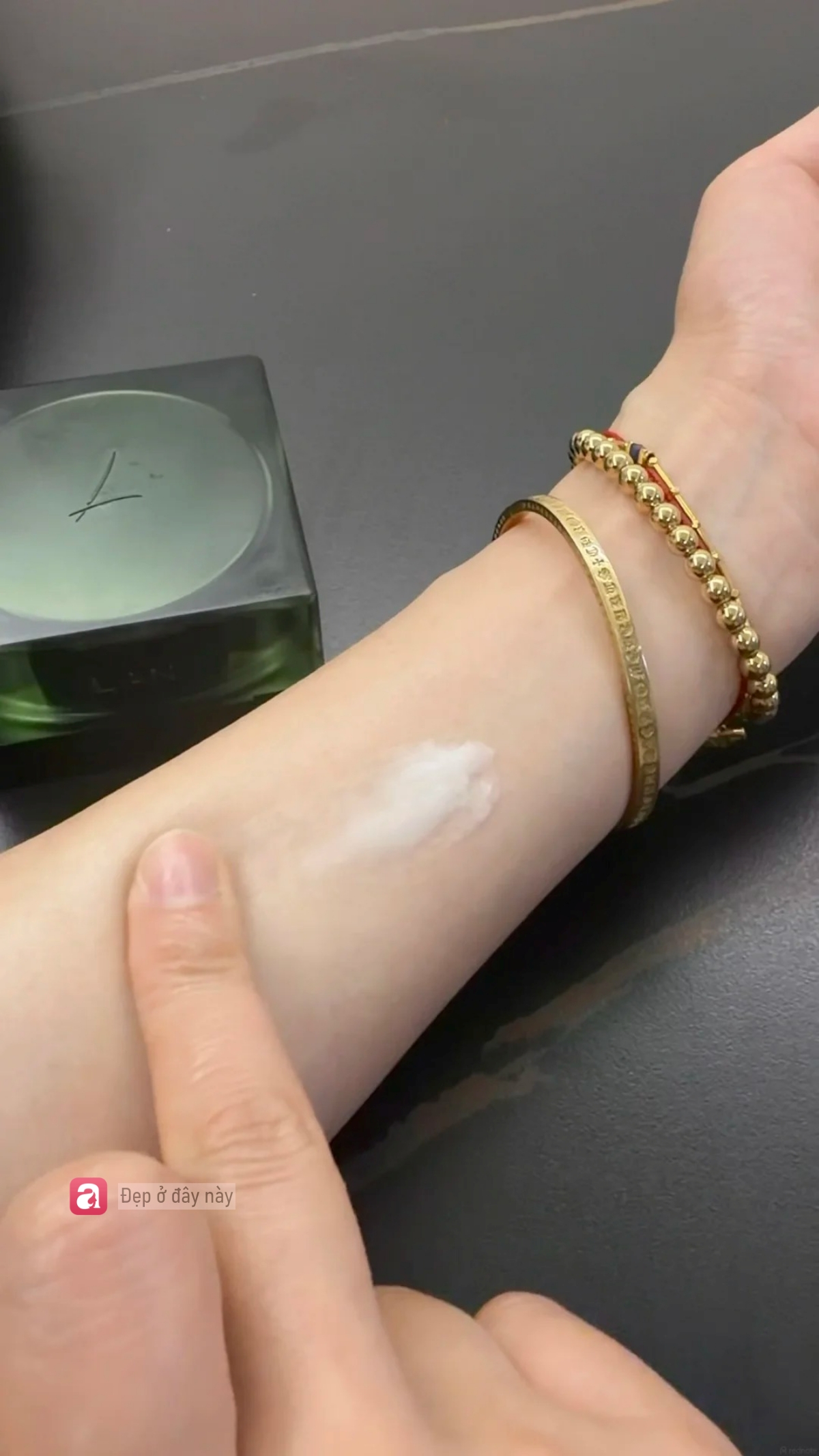 Sau tuổi 40, t&ocirc;i mới hiểu: Gương mặt trẻ l&acirc;u kh&ocirc;ng chỉ nhờ collagen m&agrave; c&ograve;n nhờ biết &ldquo;nu&ocirc;i&rdquo; lại h&agrave;ng r&agrave;o da - Ảnh 8.