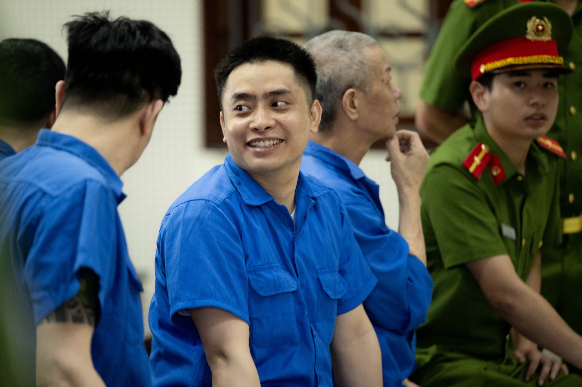 Phẫn nộ với th&aacute;i độ của tr&ugrave;m ma t&uacute;y B&ugrave;i Đ&igrave;nh Kh&aacute;nh tại phi&ecirc;n t&ograve;a Quảng Ninh - Ảnh 2.