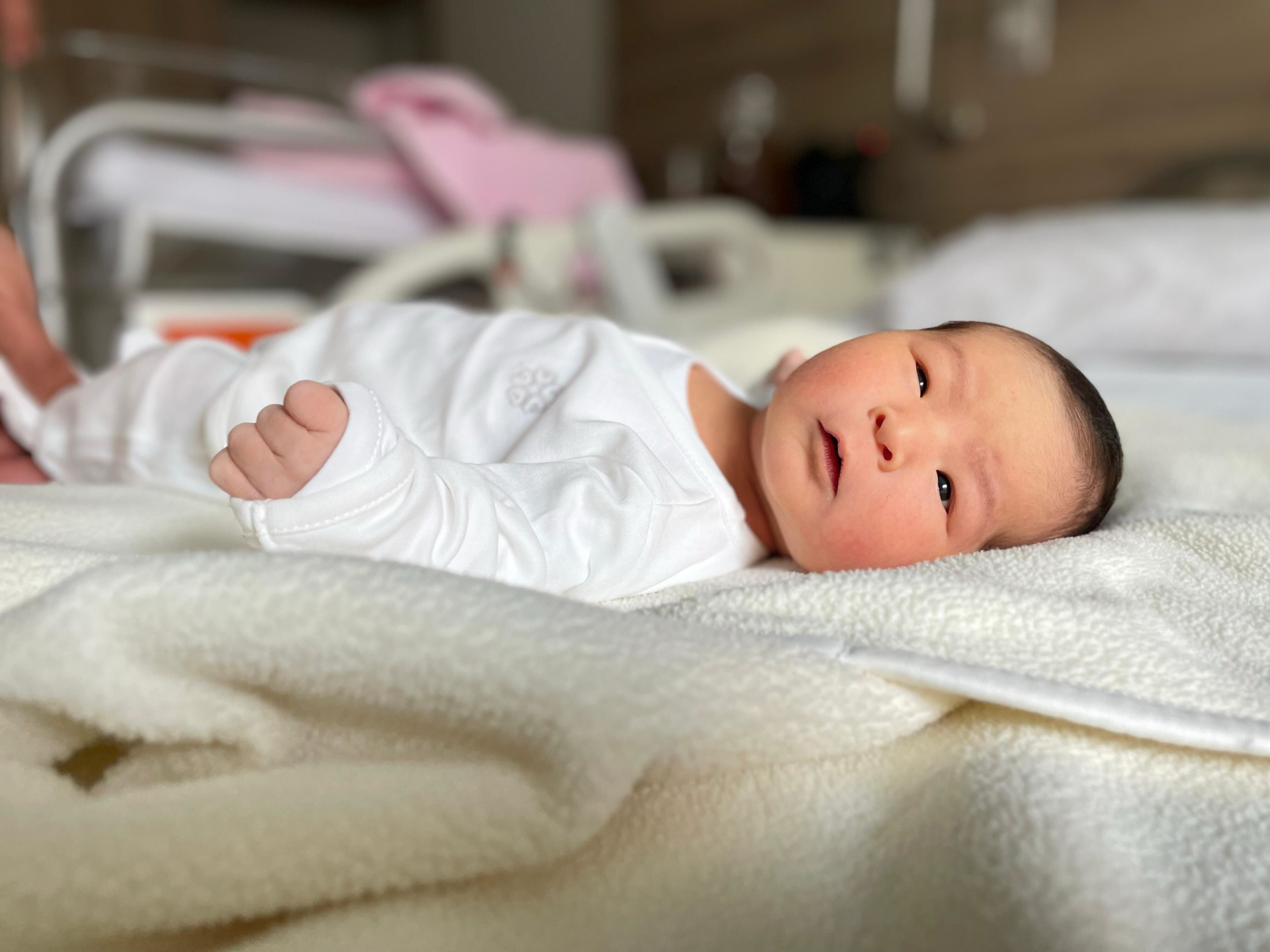 Vụ nhầm lẫn ph&ocirc;i thai chấn động: Mẹ b&agrave;ng ho&agrave;ng nhận ra con đẻ kh&ocirc;ng phải của m&igrave;nh - Ảnh 2.