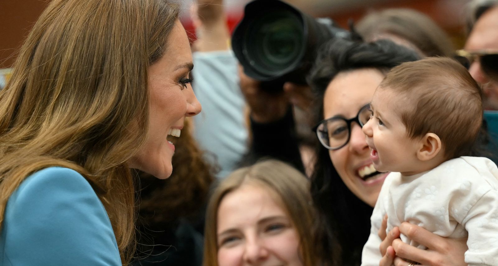 Vương phi Kate thu h&uacute;t h&agrave;ng ngh&igrave;n người d&acirc;n Italy trong chuyến c&ocirc;ng du đầu ti&ecirc;n sau 4 năm - Ảnh 1.