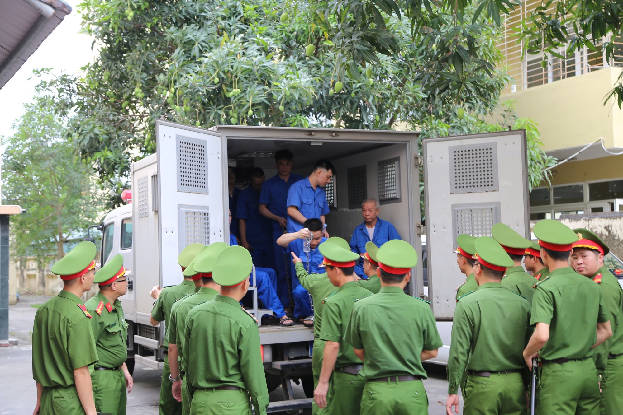Vụ &aacute;n B&ugrave;i Đ&igrave;nh Kh&aacute;nh v&agrave; những khoảnh khắc g&acirc;y chấn động tại TAND tỉnh Quảng Ninh - Ảnh 1.