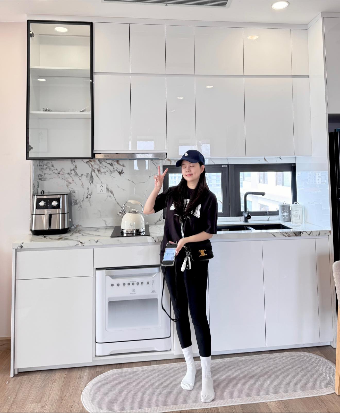 Ly Kute: Cuộc sống vi&ecirc;n m&atilde;n sau khi sinh con thứ 3 v&agrave; hạnh ph&uacute;c b&ecirc;n chồng - Ảnh 4.