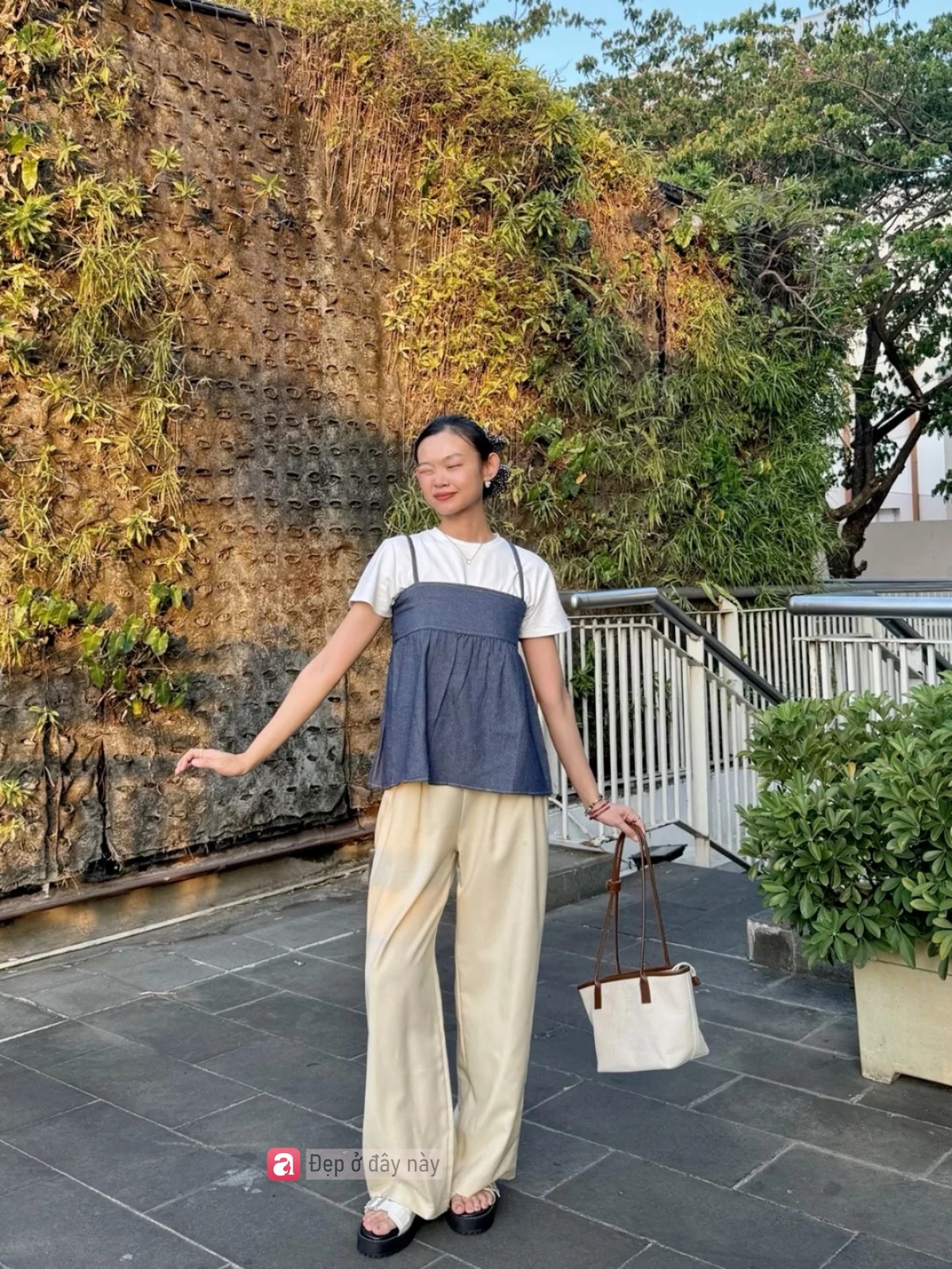 C&ocirc;ng thức phối đồ &ldquo;2 lớp&rdquo; đang khiến những chiếc &aacute;o hai d&acirc;y trở n&ecirc;n th&uacute; vị hơn hẳn- Ảnh 16.