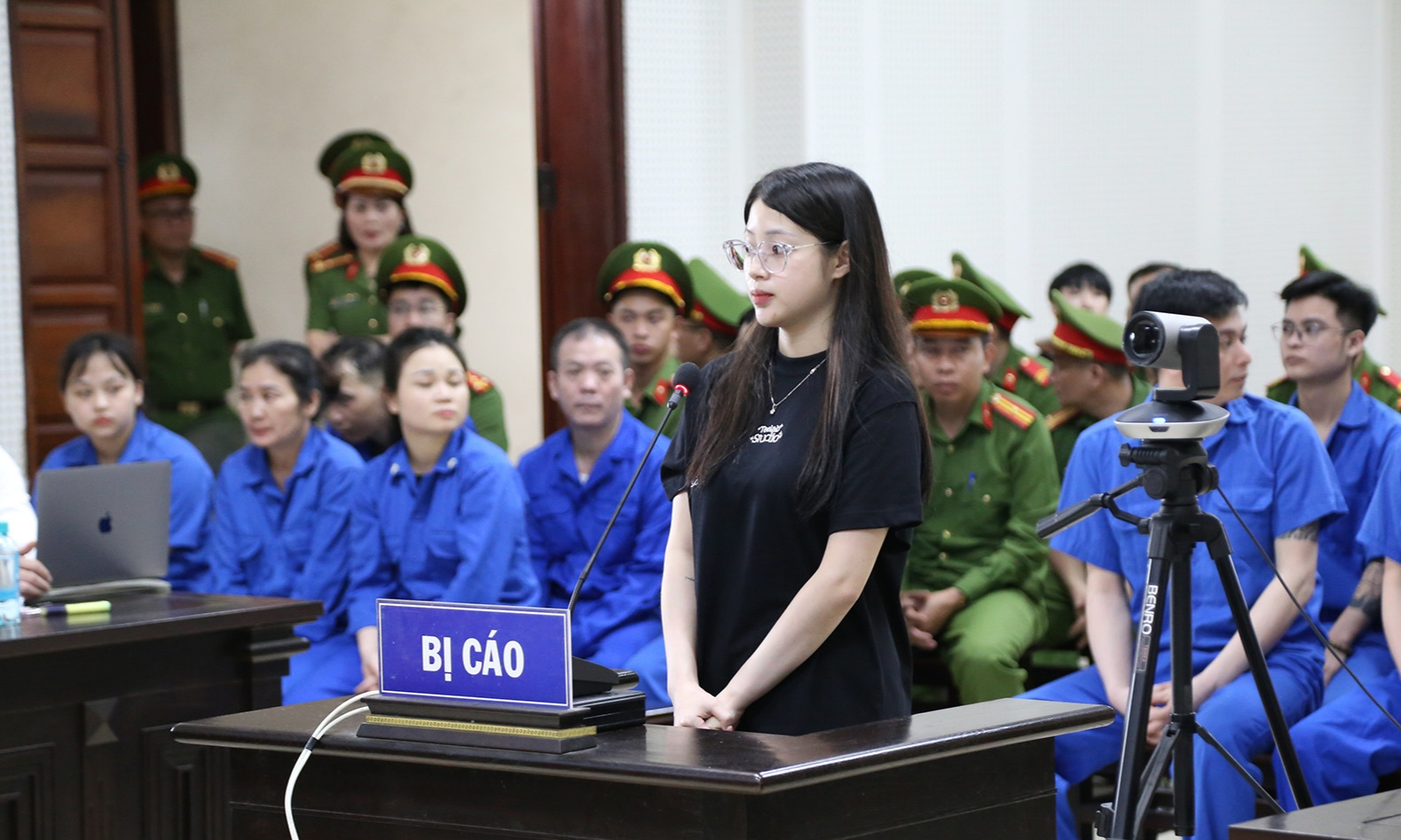 Hai ch&acirc;n d&agrave;i gi&uacute;p đỡ tr&ugrave;m ma t&uacute;y B&ugrave;i Đ&igrave;nh Kh&aacute;nh bỏ trốn ở Quảng Ninh - Ảnh 1.