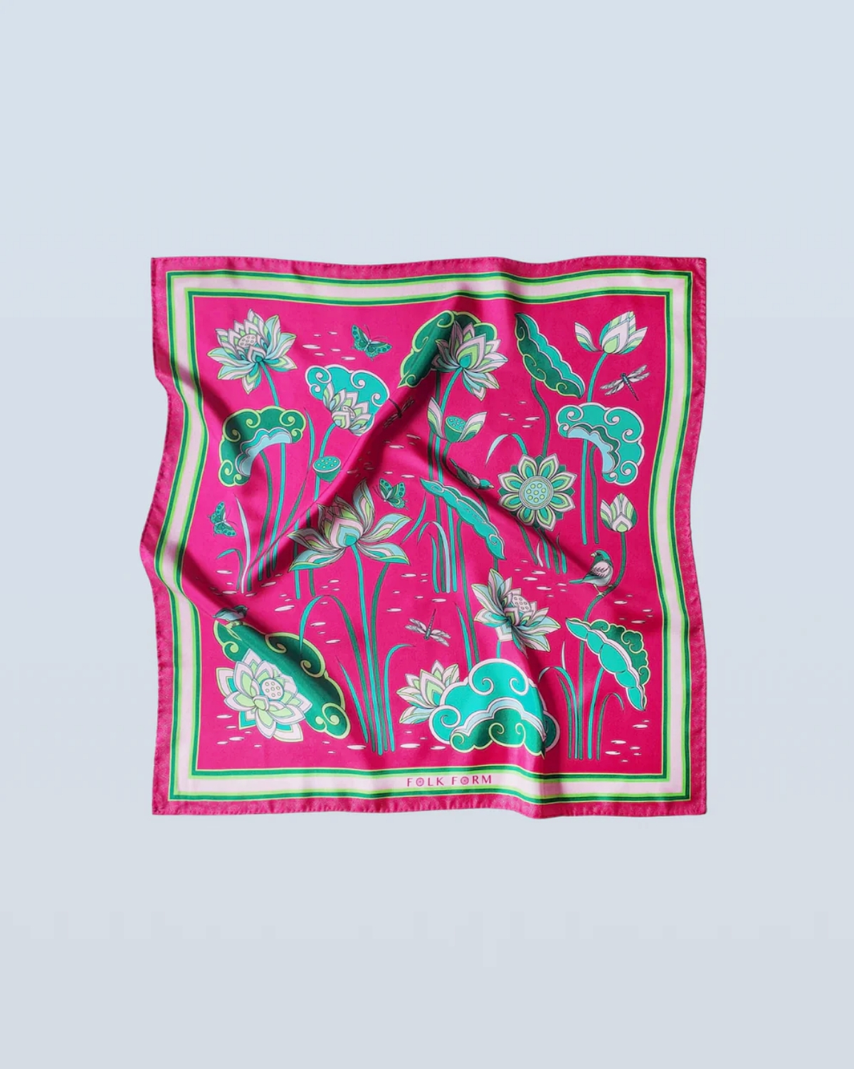 Chỉ một chiếc khăn lụa, người phụ nữ 75 tuổi khiến outfit tr&ocirc;ng sang hơn hẳn- Ảnh 6.