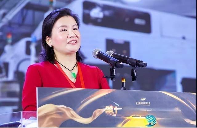 Từ c&ocirc;ng nh&acirc;n ngh&egrave;o đến nữ tỷ ph&uacute; 16 tỷ USD: H&agrave;nh tr&igrave;nh của Chu Quần Phi - Ảnh 3.
