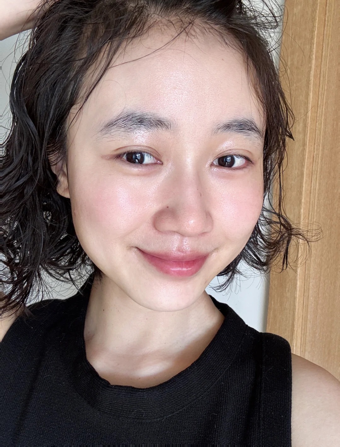 Chăm da kiểu “bánh mỳ kẹp”: Bí quyết giúp da khô giữ ẩm lâu hơn khi ngồi điều hòa - Ảnh 4.