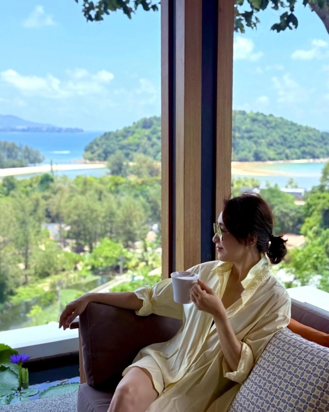 Phu nh&acirc;n h&agrave;o m&ocirc;n U60 vẫn d&aacute;ng gọn, eo thon: S&aacute;ng n&agrave;o cũng uống 1 thứ nh&agrave; n&agrave;o cũng c&oacute; để giữ eo vừa giảm ph&ugrave; nề- Ảnh 1.