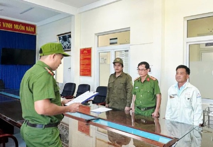 Bắt g&atilde; đ&agrave;n &ocirc;ng n&eacute;m gạch v&agrave;o mặt b&eacute; g&aacute;i 12 tuổi ở Quảng Ng&atilde;i - Ảnh 1.