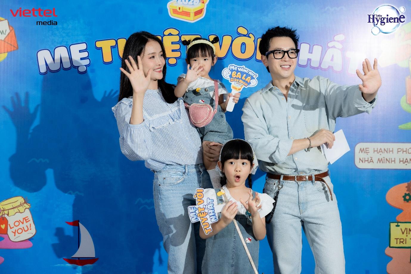 Gia đ&igrave;nh Ph&iacute; Ngọc Hưng quay lại 