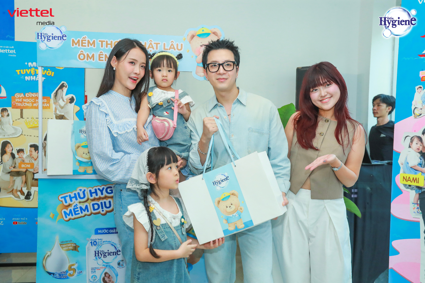 Gia đ&igrave;nh Ph&iacute; Ngọc Hưng quay lại 