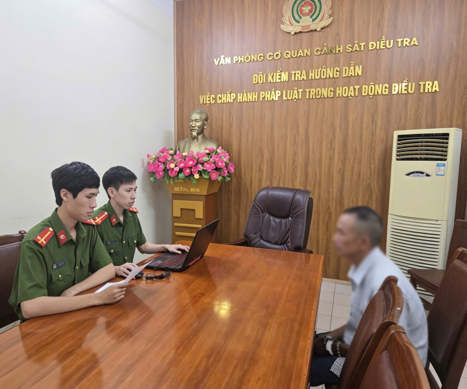 Tạm giữ h&igrave;nh sự người đ&agrave;n &ocirc;ng 60 tuổi x&acirc;m hại b&eacute; g&aacute;i 6 tuổi tại Quảng Ninh - Ảnh 1.
