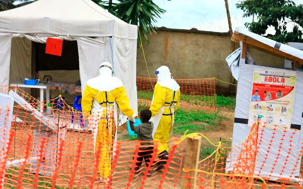 Nguy cơ l&acirc;y lan virus Ebola xuy&ecirc;n bi&ecirc;n giới - Ảnh 1.