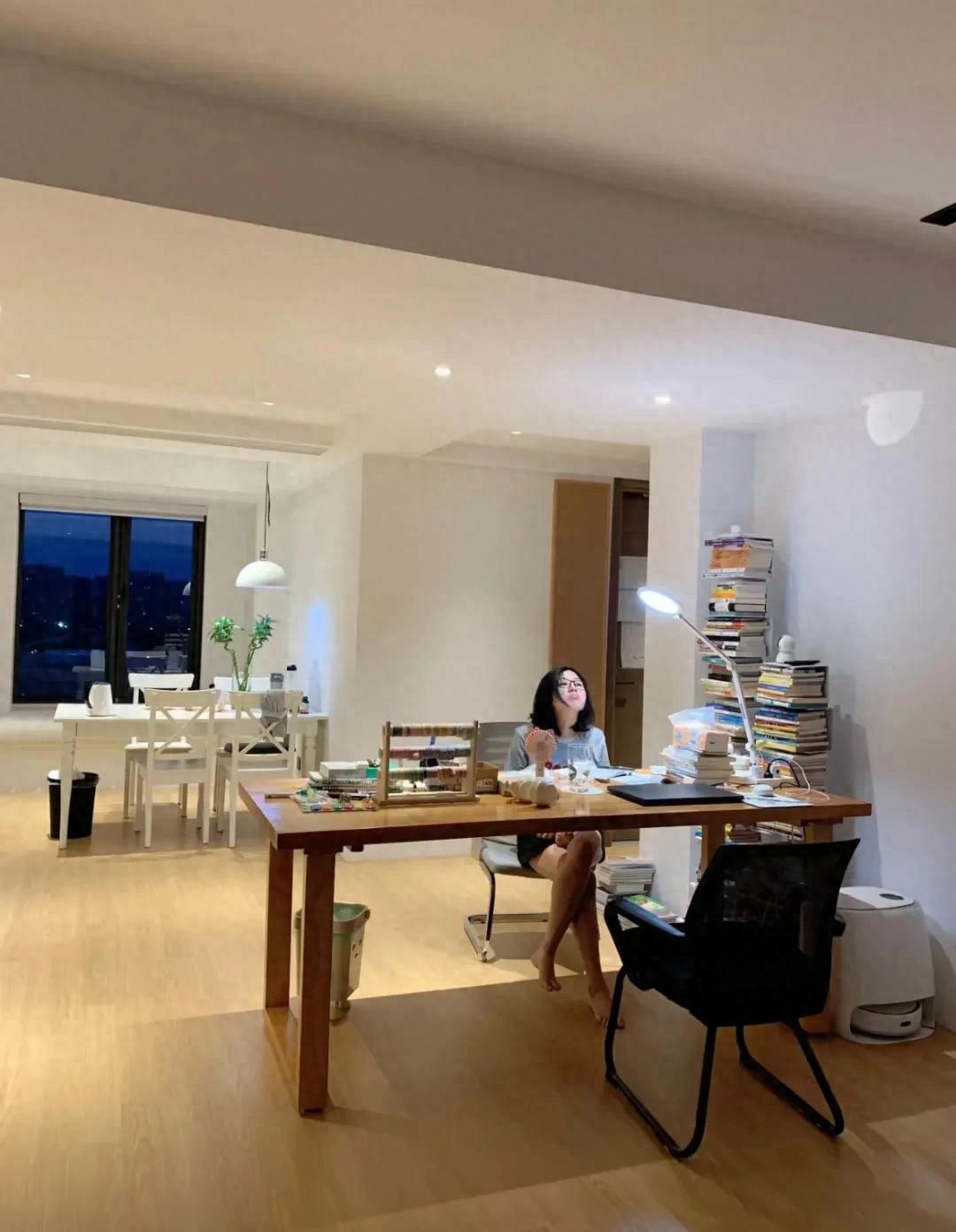 Căn nhà không có đồ decor cầu kỳ của gia đình 3 người lại khiến nhiều người thừa nhận: “Đây mới là giàu thật sự”! - Ảnh 1.