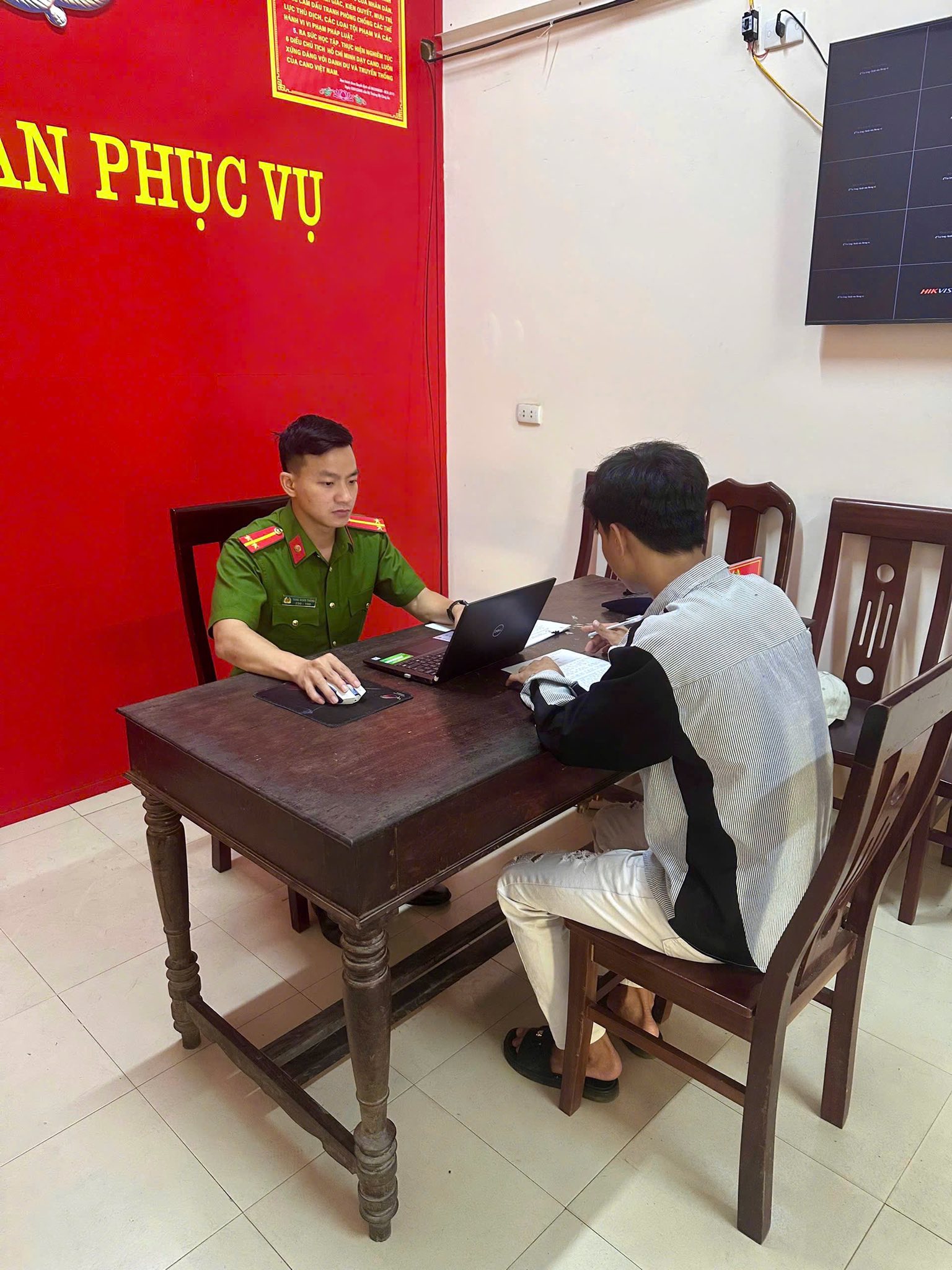 H&agrave;nh hung c&ocirc; g&aacute;i tại qu&aacute;n bida Nghệ An: H&eacute; lộ mối quan hệ bất ngờ giữa hai người - Ảnh 2.
