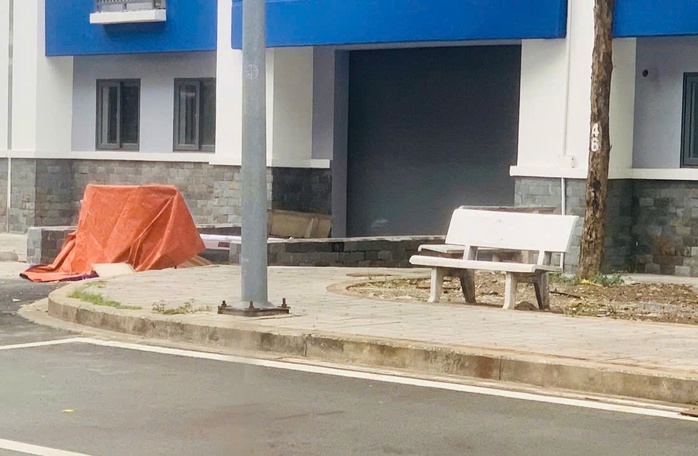 Điều tra vụ nữ sinh tử vong nghi rơi lầu tại Đại học Quốc gia TPHCM - Ảnh 1.