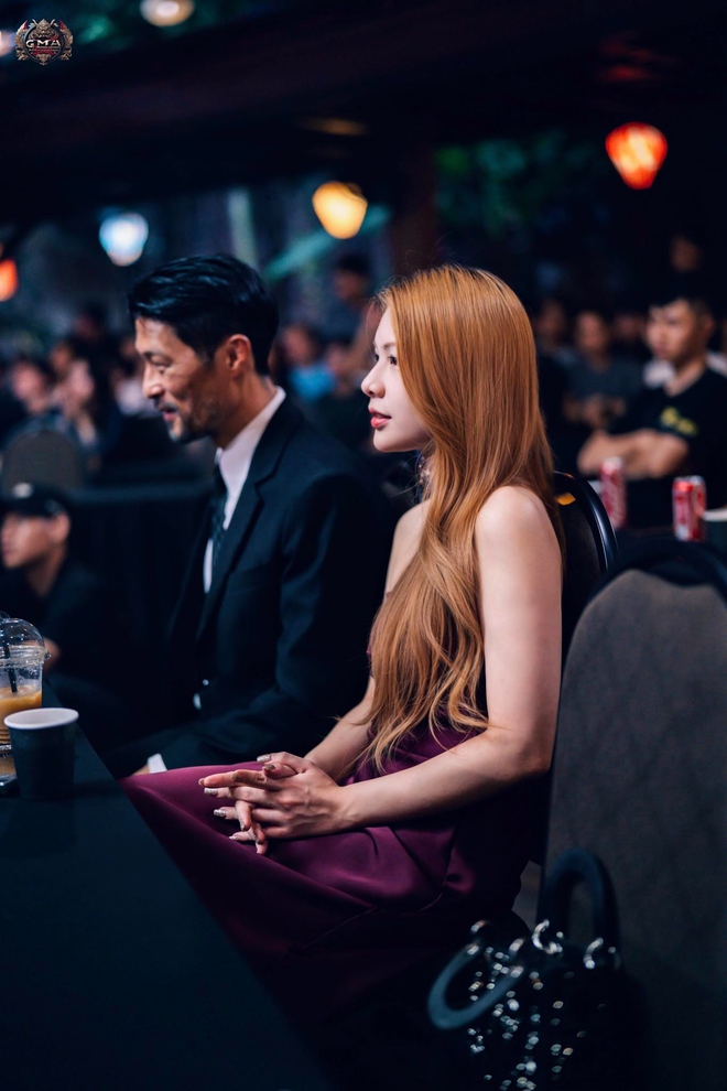 Chuyện t&igrave;nh &ldquo;ch&uacute; - ch&aacute;u&rdquo; lệch 24 tuổi của Johnny Tr&iacute; Nguyễn: Bạn g&aacute;i tung clip để lộ h&agrave;nh động t&igrave;nh tứ - Ảnh 3.