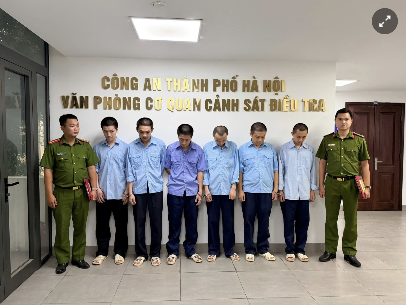 Ph&aacute; đường d&acirc;y bu&ocirc;n lậu v&agrave;ng 300 kg trị gi&aacute; 1 . 200 Tỉ đồng v&agrave;o Việt Nam - Ảnh 1.