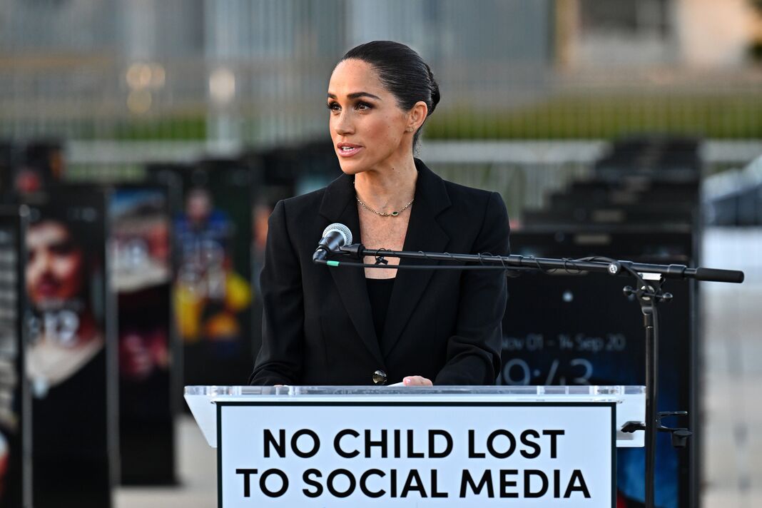 Meghan Markle ph&aacute;t biểu tại Geneva về bảo vệ trẻ em trực tuyến nhưng kh&aacute;n giả thưa thớt - Ảnh 1.