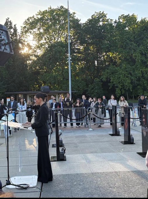 Meghan Markle ph&aacute;t biểu tại Geneva về bảo vệ trẻ em trực tuyến nhưng kh&aacute;n giả thưa thớt - Ảnh 3.