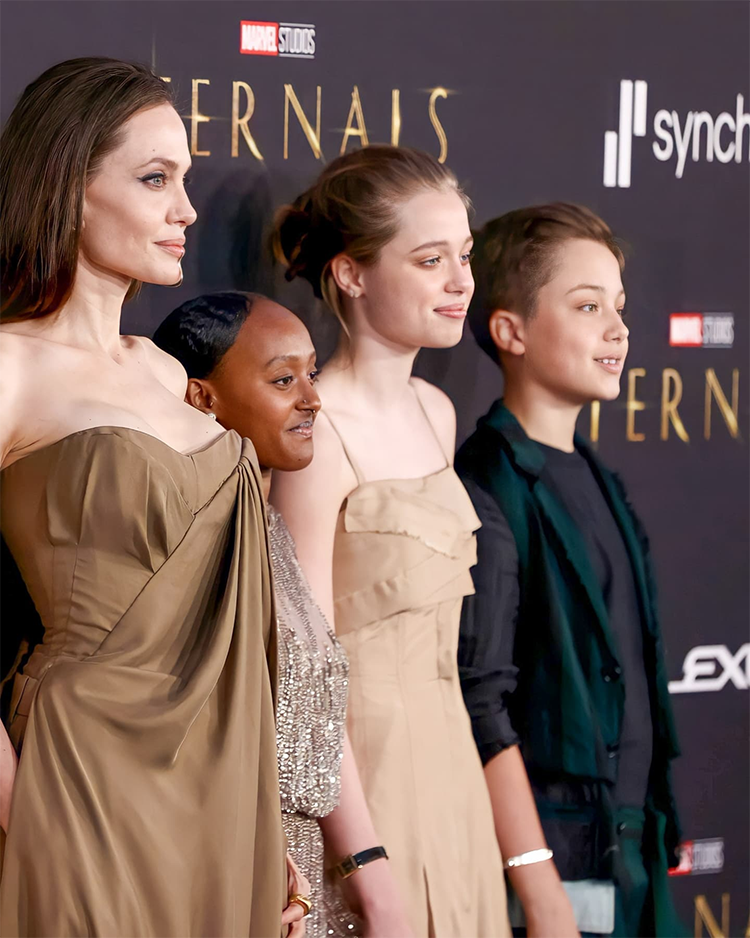 Con g&aacute;i Angelina Jolie 