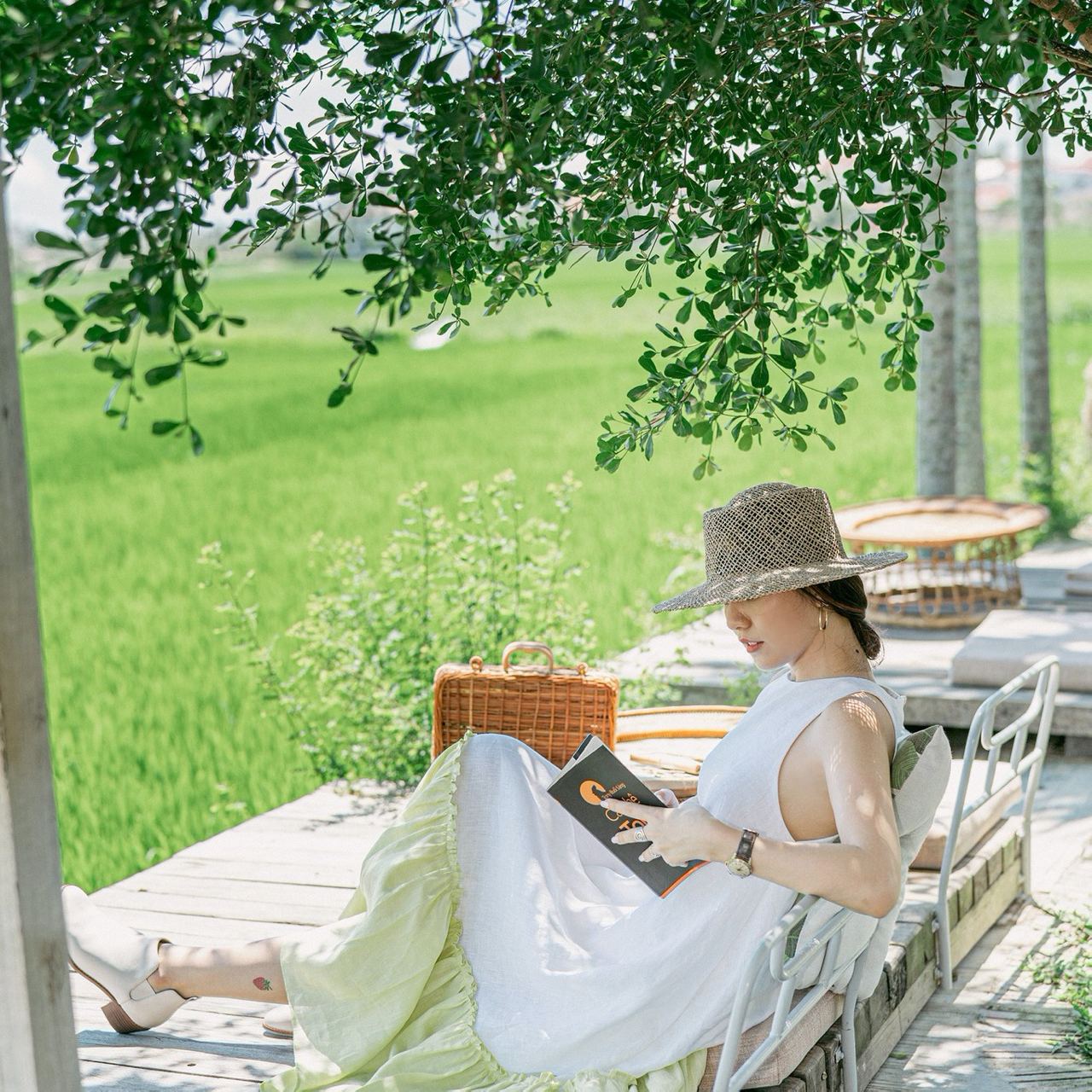 Nữ du kh&aacute;ch &ldquo; trốn đ&ocirc;ng &rdquo; ở qu&aacute;n c&agrave; ph&ecirc; y&ecirc;n b&igrave;nh gần phố cổ Hội An - Ảnh 5.