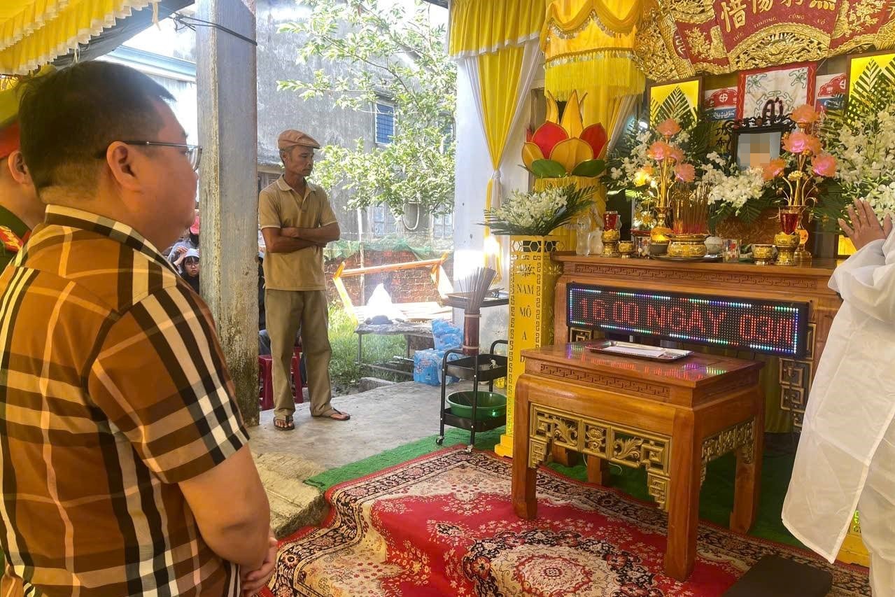 Vụ ch&aacute;y &ocirc; t&ocirc; tại Đ&agrave; Nẵng: Đội trưởng SOS day dứt v&igrave; kh&ocirc;ng cứu được nạn nh&acirc;n - Ảnh 1.