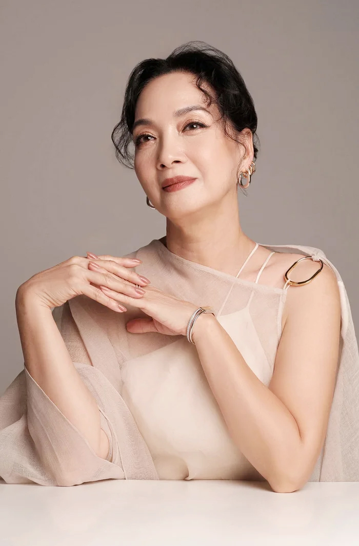Nữ NSND c&oacute; h&ocirc;n nh&acirc;n vi&ecirc;n m&atilde;n hơn 30 năm, nhưng chưa một lần mặc v&aacute;y cưới - Ảnh 7.